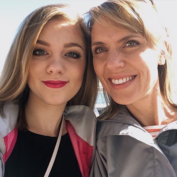 Meet your Posher, Caroline - Picture 1 of 1